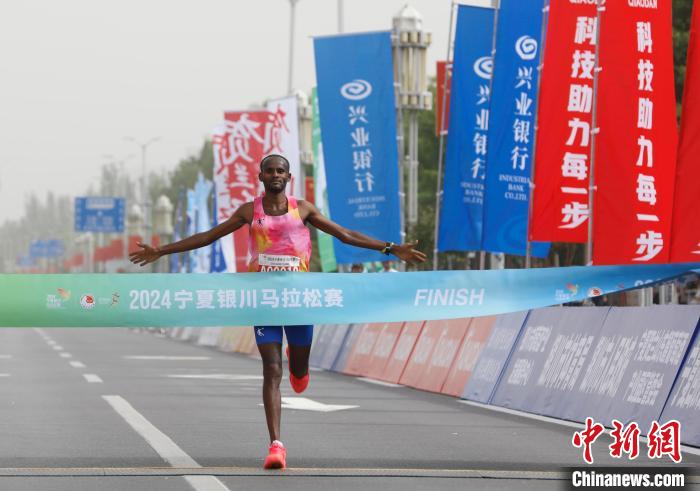 2024银川马拉松开跑，逾2.15万跑友花海中感受城市