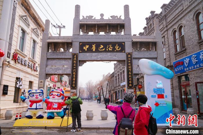 尔滨满城传来亚冬风：十处滨滨妮妮吉祥物景观