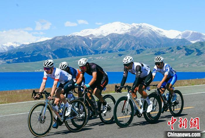 新疆第16届环赛里木湖公路自行车赛“皇后赛段”