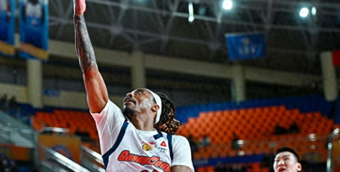 43分神迹难掩广东内线危机，麦考尔续约悬于刀尖