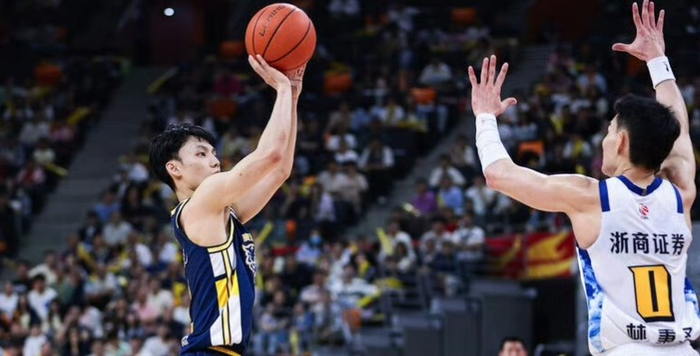 43分神迹难掩广东内线危机，麦考尔续约悬于刀尖